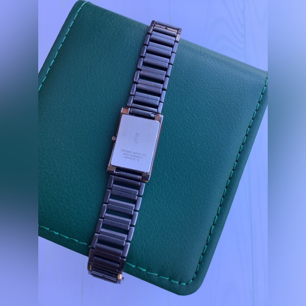 Ladies YVES SAINT LAURENT DRESS watch๐๐๐ - Picture 7 of 12